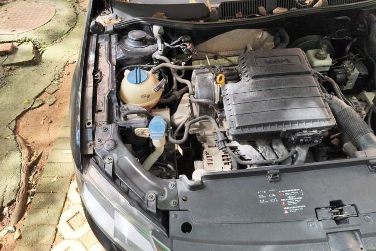 Used Volkswagen Lavida 2013 Revised Classic 1.6L Automatic Fashion Edition Engine Bay Right