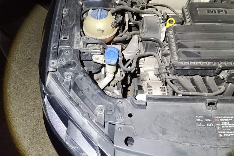 Used Volkswagen Lavida 2013 Restyled Classic 1.6L Manual Comfort Edition Engine Bay Right