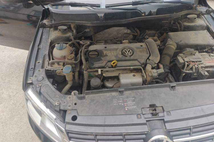 Used Volkswagen Lavida 2013 1.4TSI Manual Comfort Edition Engine Bay Right