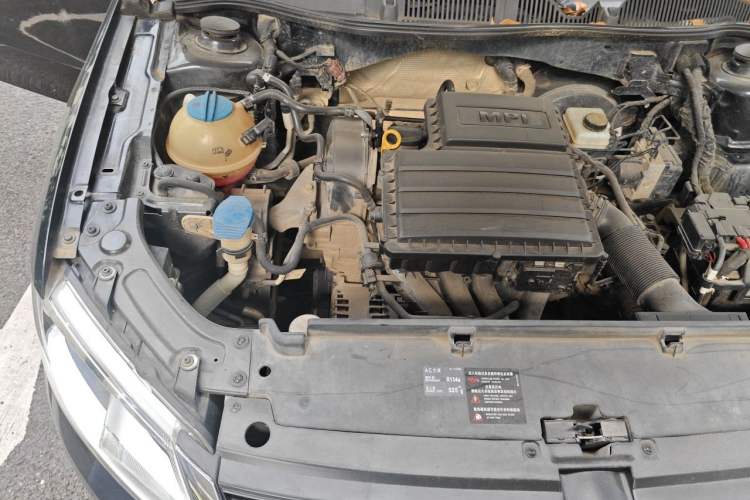 Used Volkswagen Lavida 2013 Classic 1.6L Automatic Fashion Edition Engine Bay Right