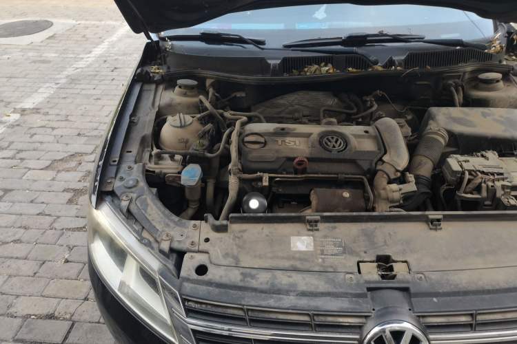 Used Volkswagen Lavida 2013 1.4 TSI DSG Luxury Navigation Edition Engine Bay Right