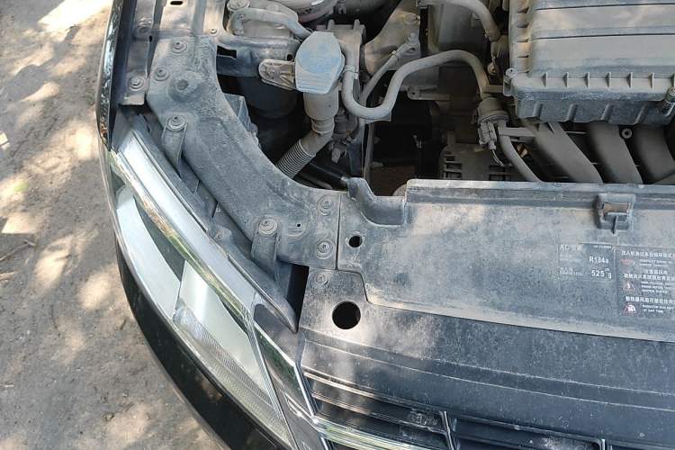 Used Volkswagen Lavida 2013 Restyled Classic 1.6L Manual Comfort Edition Engine Bay Right