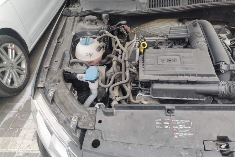 Used Volkswagen Lavida 2013 Revised Version 1.4 TSI Manual Comfort Edition Engine Bay Right