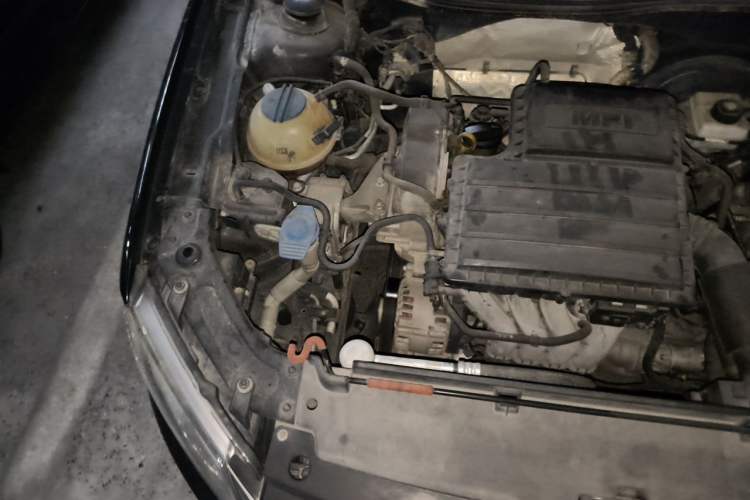 Used Volkswagen Lavida 2013 Revised Classic 1.6L Manual Fashion Edition Engine Bay Right