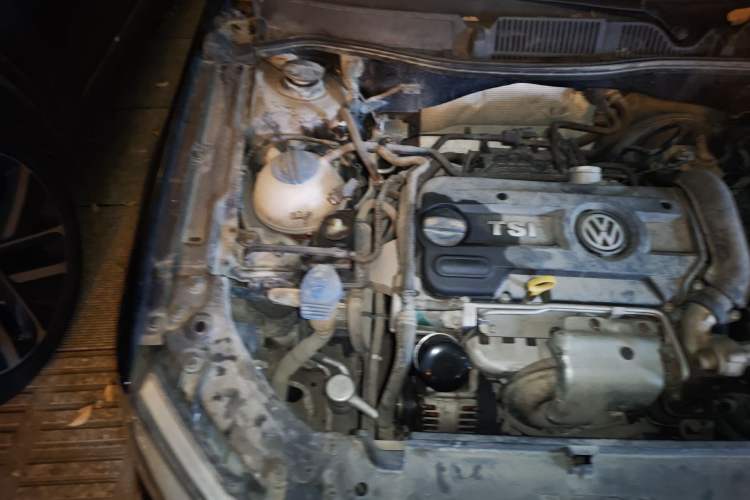Used Volkswagen Lavida 2013 1.4TSI Manual Comfort Edition Engine Bay Right