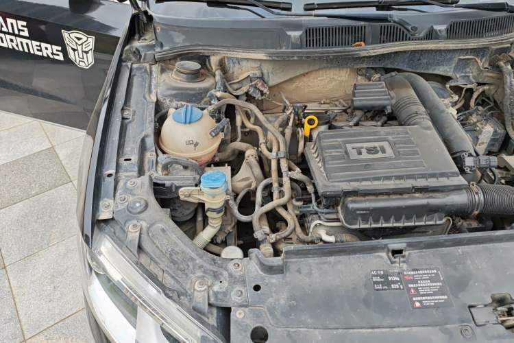 Used Volkswagen Lavida 2013 1.4TSI Manual Comfort Edition Engine Bay Right