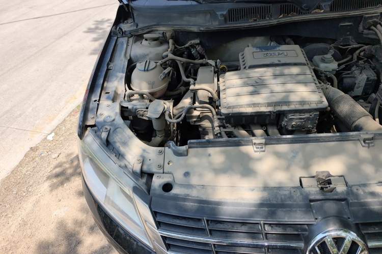 Used Volkswagen Lavida 2013 1.6L Manual Comfort Edition Engine Bay Right