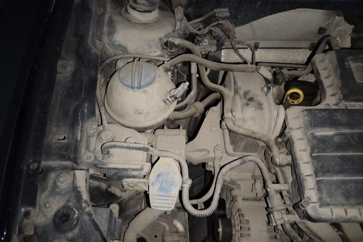 Used Volkswagen Lavida 2013 Revised Classic 1.6L Manual Fashion Edition Engine Bay Right