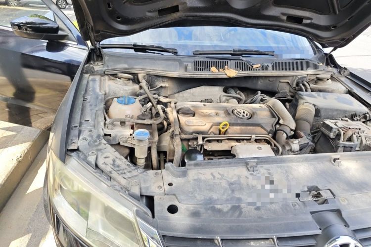Used Volkswagen Lavida 2013 1.4TSI Manual Comfort Edition Engine Bay Right