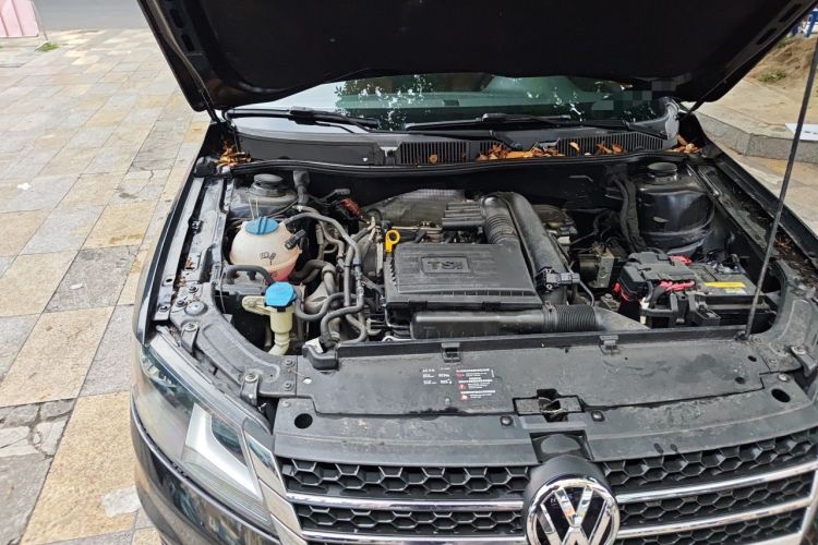 Used Volkswagen Lavida 2013 Revised Version 1.4 TSI DSG Luxury Edition Engine Bay Right