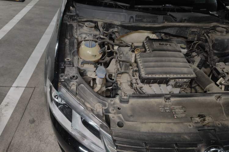 Used Volkswagen Lavida 2013 Revised Classic 1.6L Automatic Fashion Edition Engine Bay Right