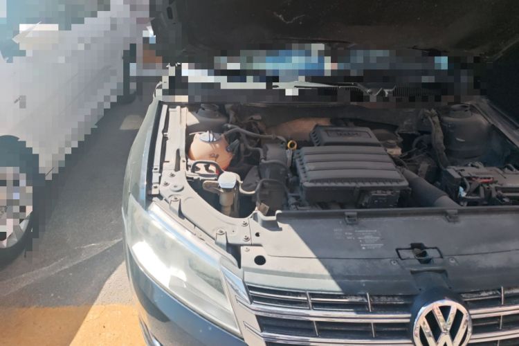 Used Volkswagen Lavida 2013 Revised Version 1.6L Automatic Luxury Edition Engine Bay Right