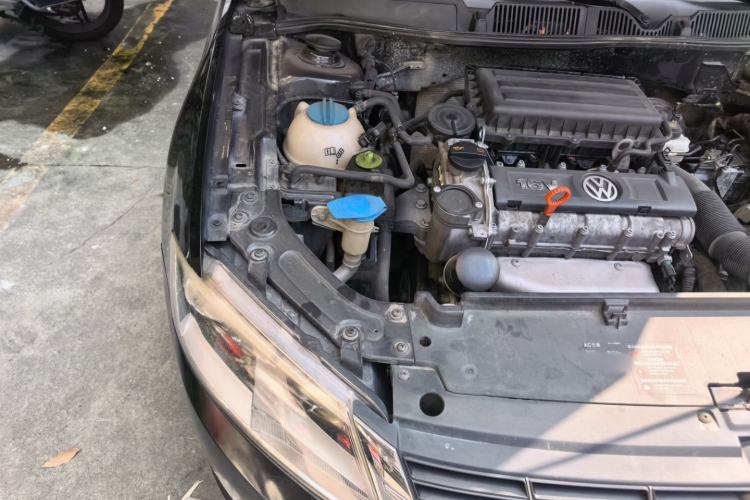 Used Volkswagen Lavida 2013 1.6L Automatic Comfort Edition Engine Bay Right