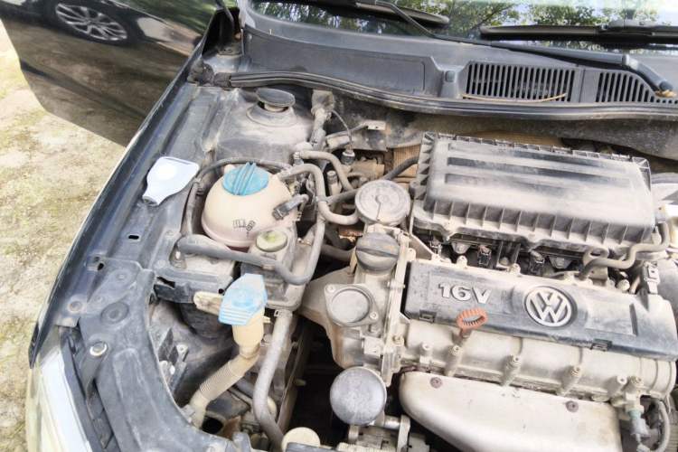 Used Volkswagen Lavida 2013 1.6L Manual Comfort Edition Engine Bay Right