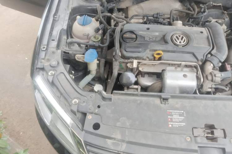 Used Volkswagen Lavida 2013 1.4TSI DSG Comfort Edition Engine Bay Right