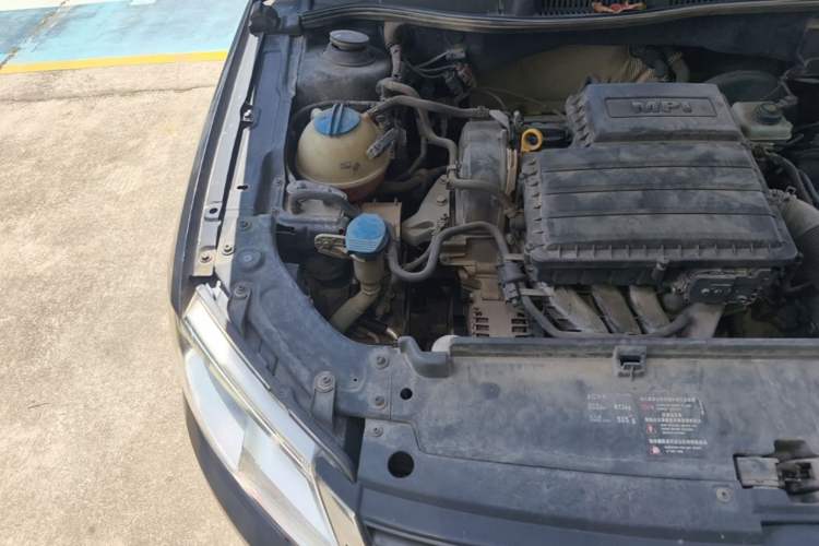 Used Volkswagen Lavida 2013 1.6L Automatic Comfort Edition Engine Bay Right