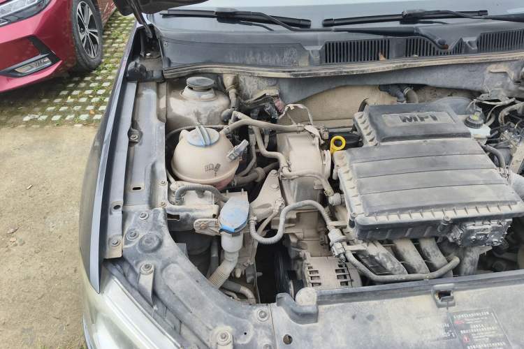 Used Volkswagen Lavida 2013 Restyled Classic 1.6L Manual Comfort Edition Engine Bay Right