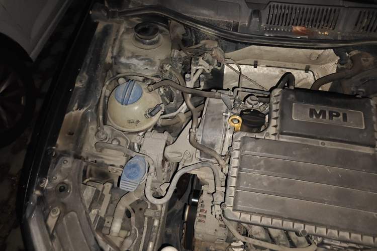 Used Volkswagen Lavida 2013 1.6L Automatic Comfort Edition Engine Bay Right