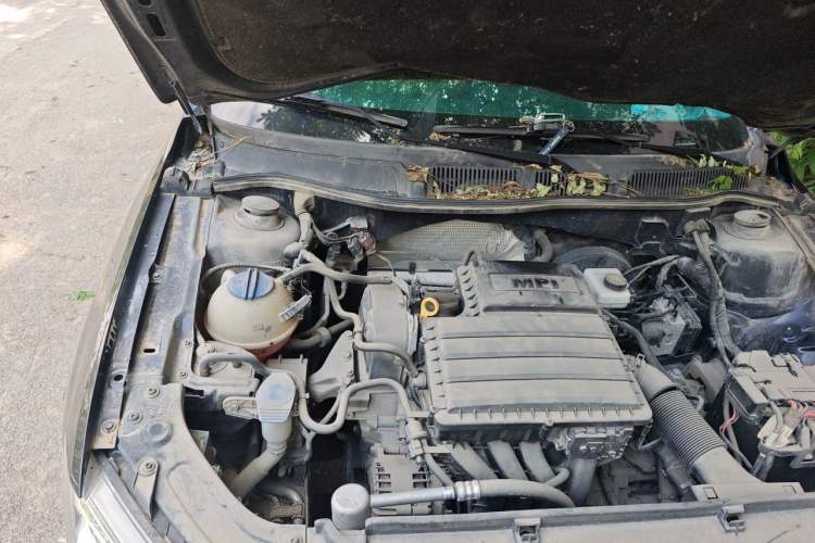 Used Volkswagen Lavida 2013 Revised Classic 1.6L Automatic Fashion Edition Engine Bay Right