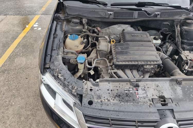 Used Volkswagen Lavida 2013 1.6L Automatic Comfort Edition Engine Bay Right