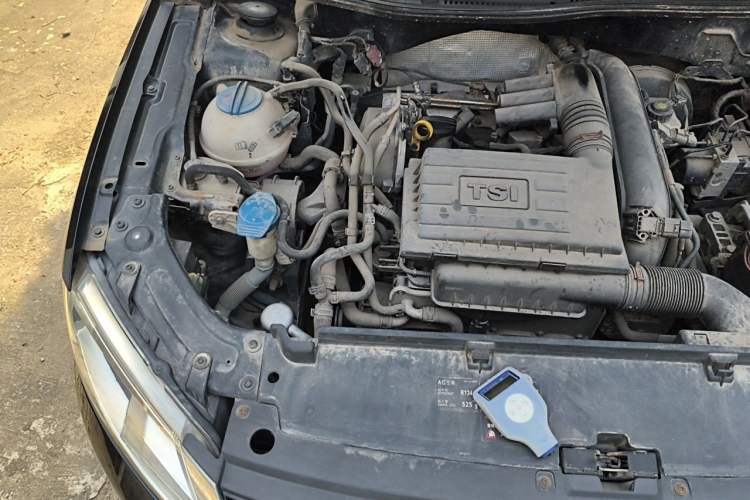 Used Volkswagen Lavida 2013 Revised Version 1.4 TSI DSG Comfort Edition Engine Bay Right