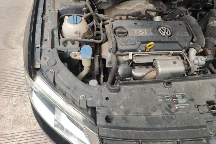 Used Volkswagen Lavida 2013 1.4TSI DSG Comfort Edition Engine Bay Right