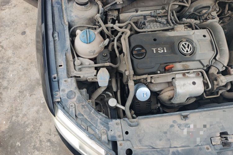 Used Volkswagen Lavida 2013 1.4TSI Manual Comfort Edition Engine Bay Right