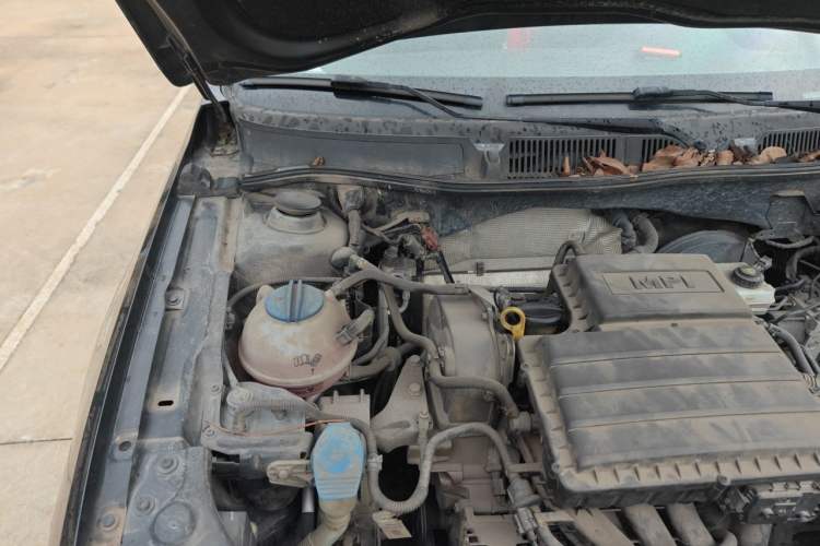 Used Volkswagen Lavida 2013 Revised Classic 1.6L Automatic Fashion Edition Engine Bay Right