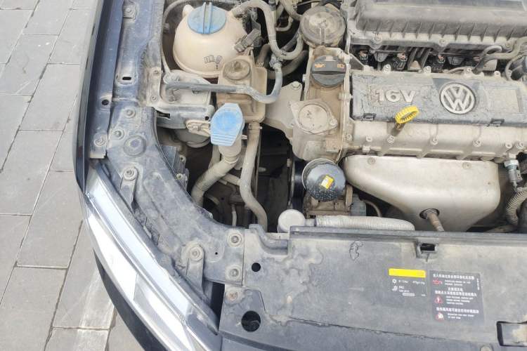 Used Volkswagen Lavida 2013 1.6L Manual Comfort Edition Engine Bay Right