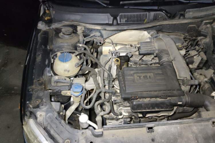 Used Volkswagen Lavida 2013 1.4TSI Manual Comfort Edition Engine Bay Right