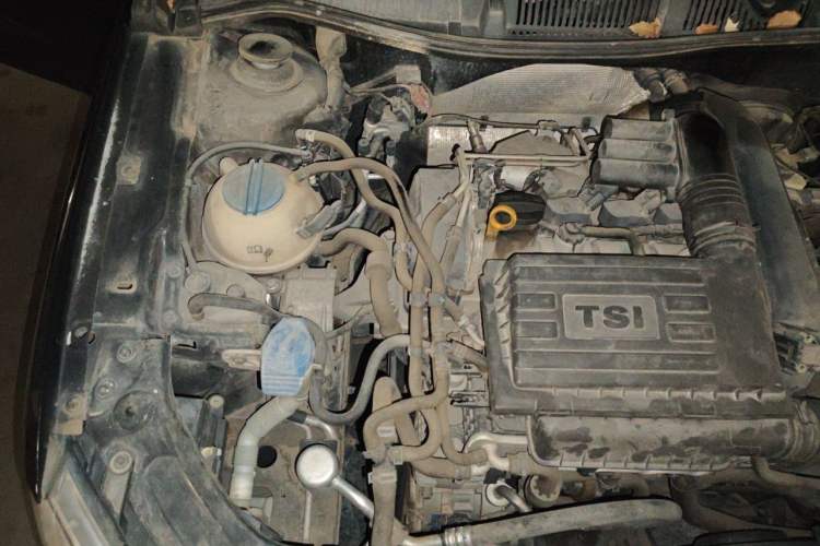 Used Volkswagen Lavida 2013 Revised Version 1.4 TSI DSG Comfort Edition Engine Bay Right