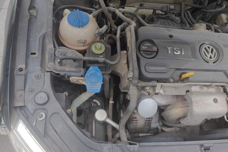 Used Volkswagen Lavida 2013 1.4TSI DSG Comfort Edition Engine Bay Right