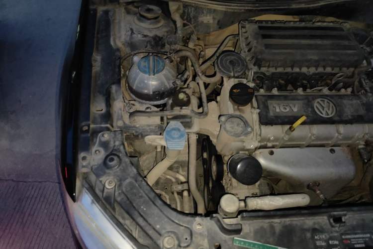 Used Volkswagen Lavida 2013 1.6L Automatic Comfort Edition Engine Bay Right