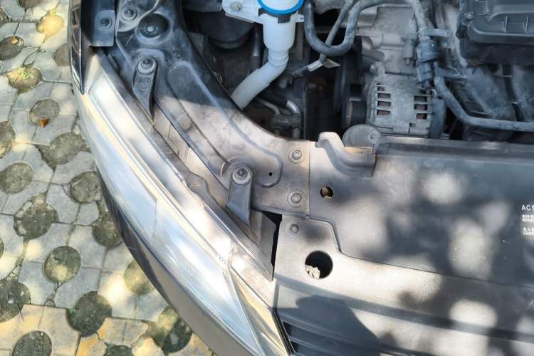 Used Volkswagen Lavida 2013 Restyled Classic 1.6L Automatic Comfort Edition Engine Bay Right