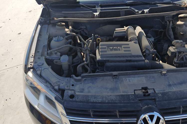 Used Volkswagen Lavida 2013 1.4 TSI Manual Luxury Edition Engine Bay Right