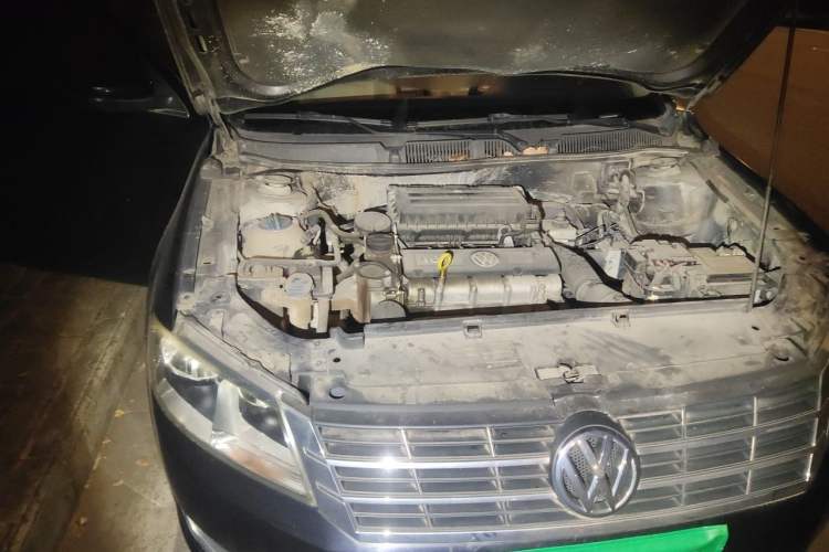 Used Volkswagen Lavida 2013 1.6L Manual Comfort Edition Engine Bay Right
