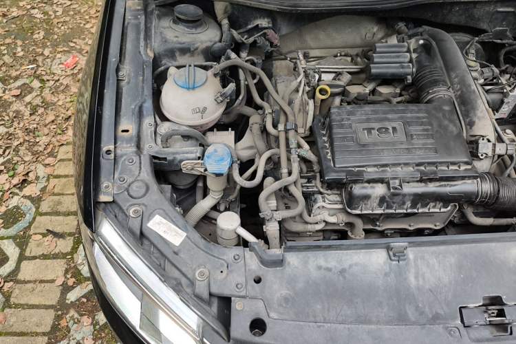 Used Volkswagen Lavida 2013 Revised Version 1.4 TSI DSG Comfort Edition Engine Bay Right