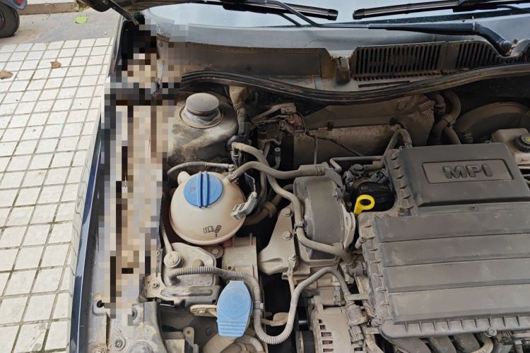 Used Volkswagen Lavida 2013 Revised Classic 1.6L Manual Fashion Edition Engine Bay Right