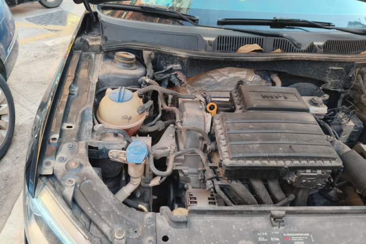 Used Volkswagen Lavida 2013 Revised Classic 1.6L Automatic Fashion Edition Engine Bay Right