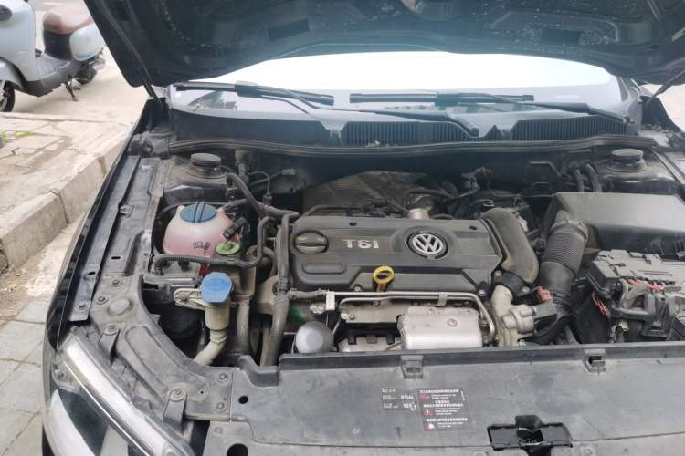 Used Volkswagen Lavida 2013 1.4TSI DSG Comfort Edition Engine Bay Right