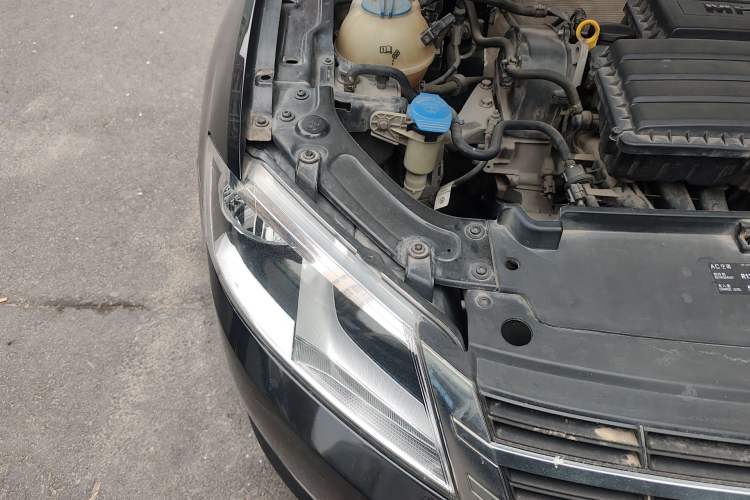 Used Volkswagen Lavida 2013 Restyled Classic 1.6L Manual Comfort Edition Engine Bay Right