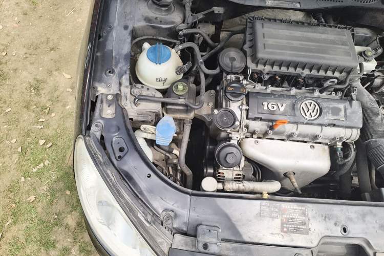 Used Volkswagen Lavida 2013 1.6L Manual Fashion Edition Engine Bay Right