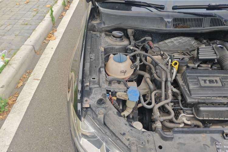 Used Volkswagen Lavida 2013 Revised Version 1.4 TSI DSG Comfort Edition Engine Bay Right