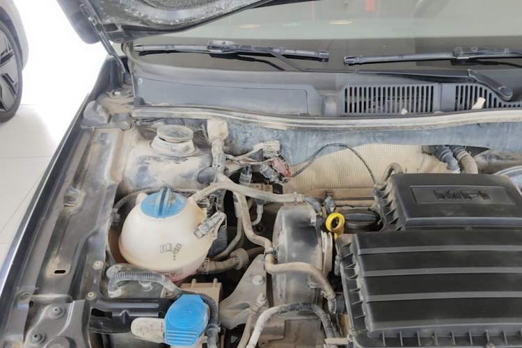 Used Volkswagen Lavida 2013 Revised Classic 1.6L Manual Fashion Edition Engine Bay Right