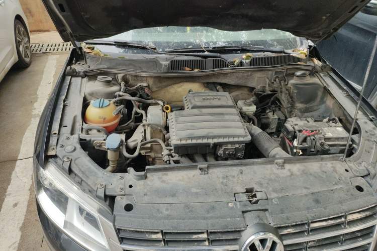 Used Volkswagen Lavida 2013 Restyled Classic 1.6L Manual Comfort Edition Engine Bay Right