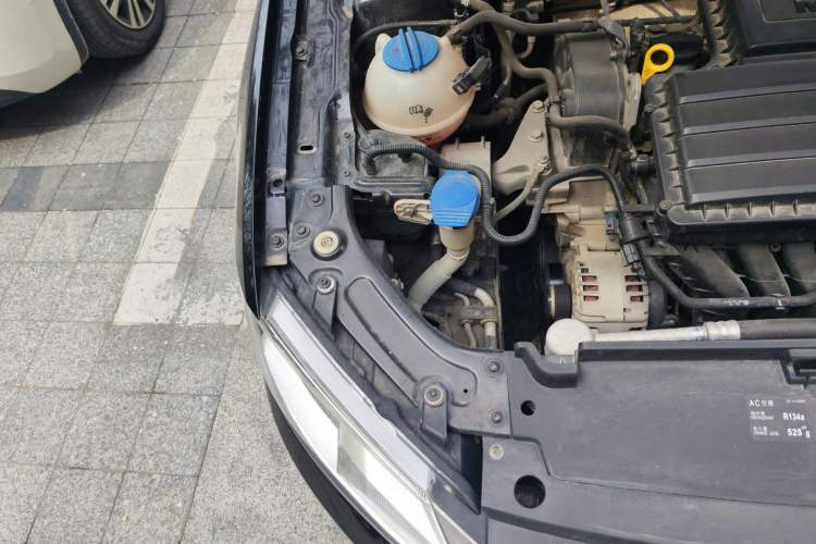 Used Volkswagen Lavida 2013 Restyled Classic 1.6L Manual Comfort Edition Engine Bay Right