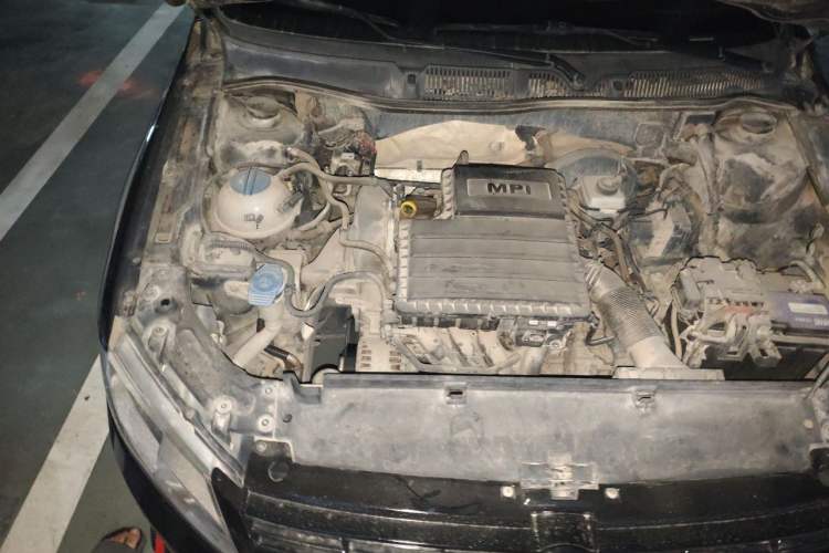 Used Volkswagen Lavida 2013 Revised Classic 1.6L Automatic Fashion Edition Engine Bay Right
