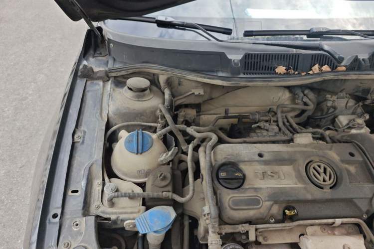 Used Volkswagen Lavida 2013 1.4TSI DSG Comfort Edition Engine Bay Right