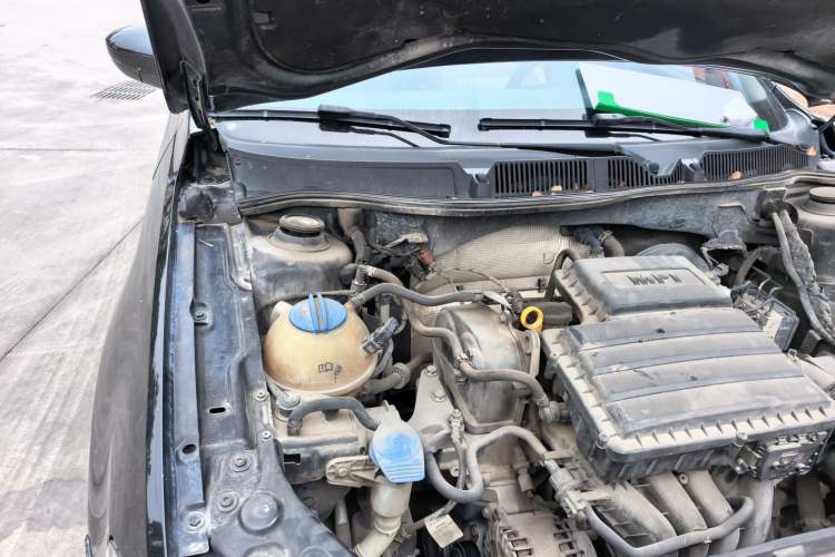 Used Volkswagen Lavida 2013 1.6L Automatic Comfort Edition Engine Bay Right