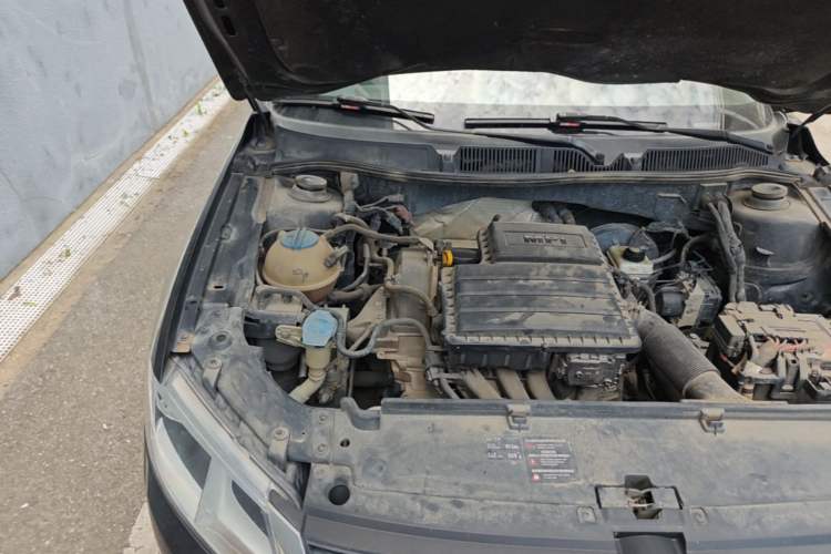 Used Volkswagen Lavida 2013 Restyled Classic 1.6L Manual Comfort Edition Engine Bay Right
